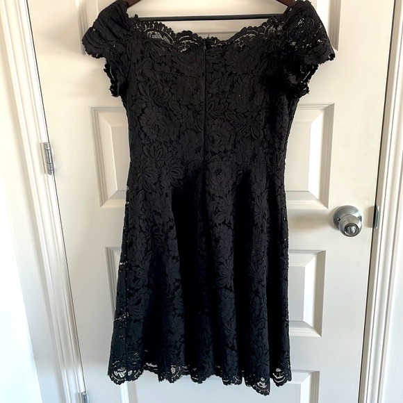 Black lace dress - Picture 3 of 4